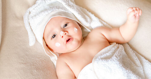 Should_you_moisturise_baby_skin-2