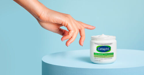 5_Tips_for_Taking_Care_of_Sensitive_Skin-2